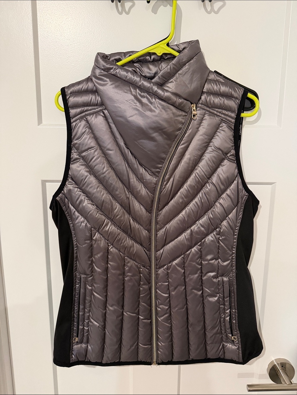 Women's Sleeveless Puffer Vest in Metallic Gray
